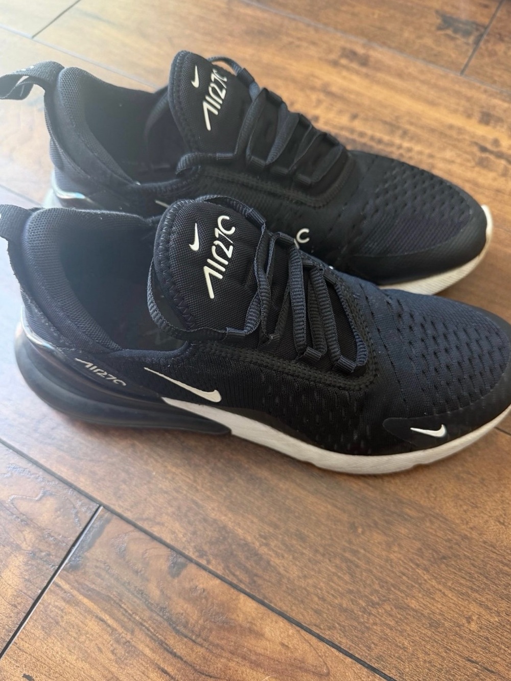 Nike Air270 Womans Black/White Running Sneakers